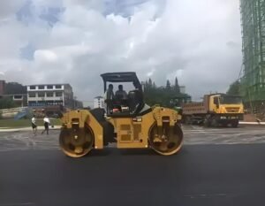 Rodillo CATERPILLAR CB10 2025