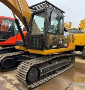 Excavadora CATERPILLAR 320D2 2023